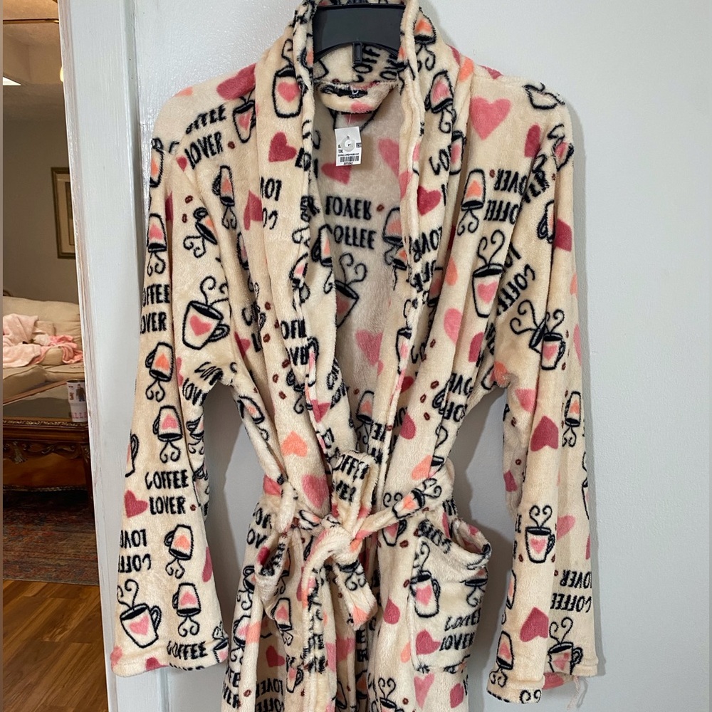 Donna Loren coffee lover short robe. New never worn. Super super soft!